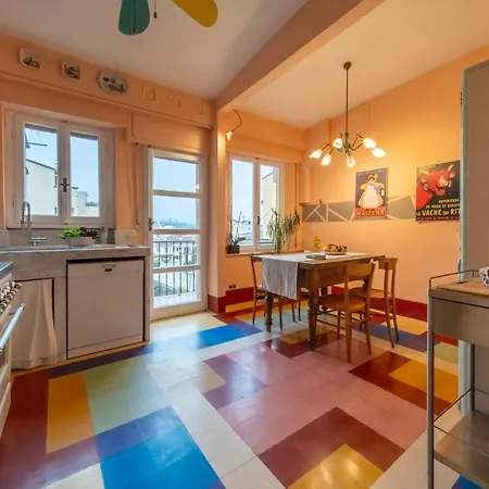 Golden Renaissance Apartment *