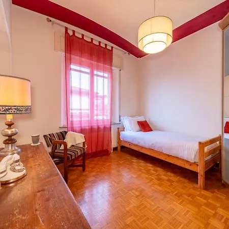 Golden Renaissance Apartment *
